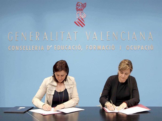 Catalá Y Bastidas Durante La Firma Del Convenio Entre El Invassat Y La FVMP.