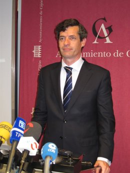 Rafael Felgueroso, Portavoz De Foro En El Ayuntamiento De Gijón