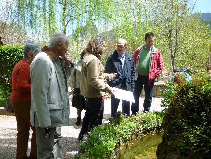 Muñoz, Segundo Por La Derecha, Visita El Jardín Botánico Torre Del Vinagre
