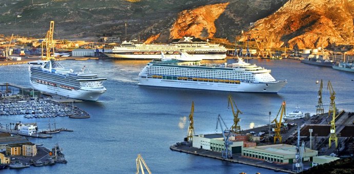 Cruceros En El Puerto De Cartagena