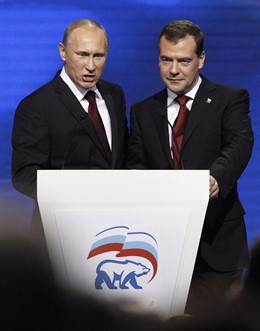 Vladimir Putin Y Dmitri Medvedev En Un Mitin De Su Partido
