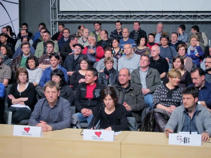 Rufi Etxeberria Junto A Representantes De IA, AB, EA, Aralar Y Alternatiba