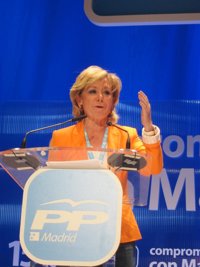 Aguirre inicia su discurso de candidata a la Presidencia del PP de Madrid al son de 'ai seu te pego'