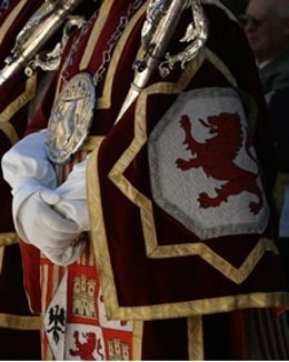 En La Imagen Aparece Un Traje Alusivo A Las Tradiciones Leonesas.