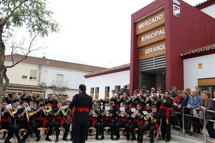 La Banda De Música De La Esperanza Actúa En El Mercado De Carranque