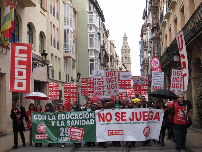 Manifestación En Contra De Los Recortes En Sanidad Y Educación