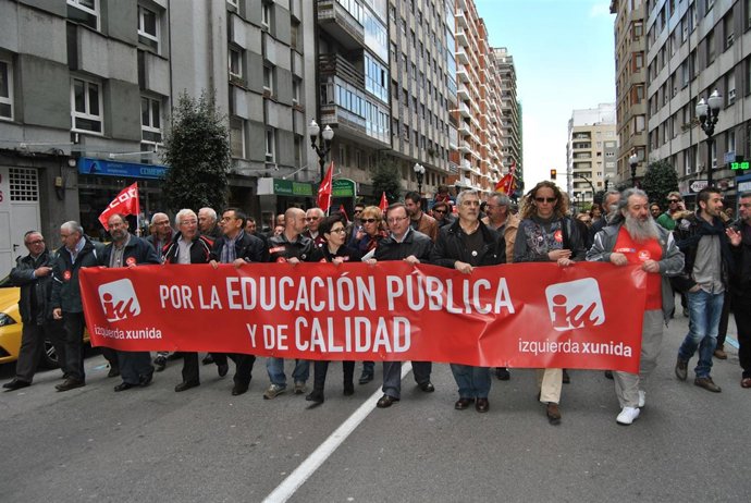 Dirigentes Y Militantes De IU