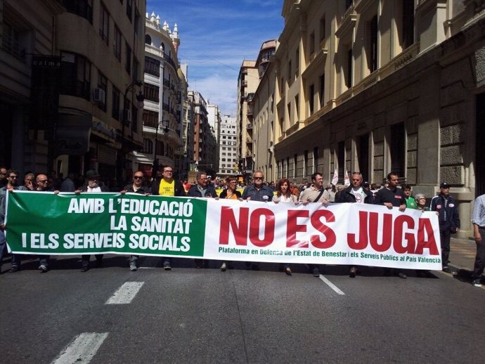 Cabecera De La Manifestación Por Los Servicios Públicos En Valencia