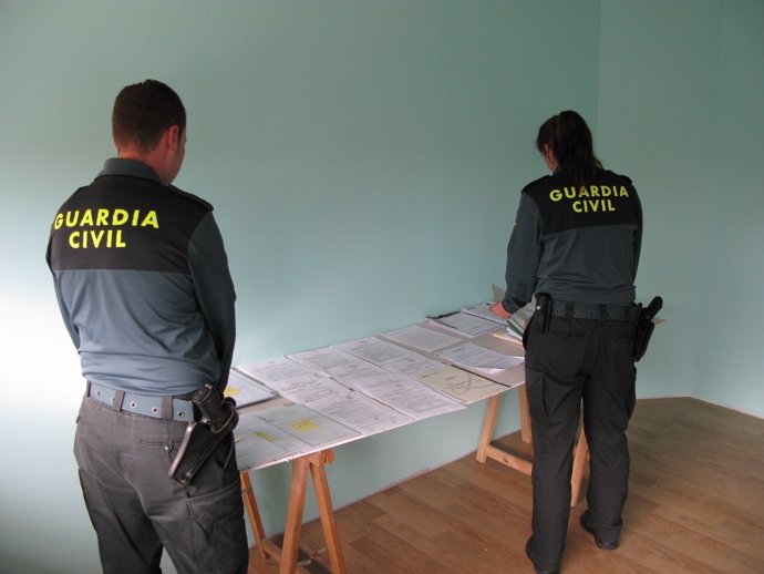 Agentes Trabajan En La Operación