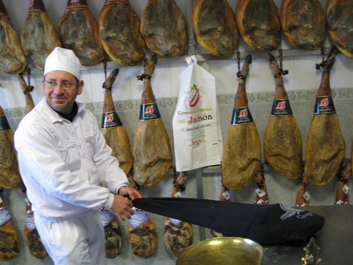 Interior De Las Instalaciones De La Empresa Consorcio Español Del Jamón En Serón
