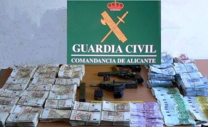Dinero Y Armas Intervenidos En Torrevieja 