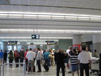 La red de Aena Aeropuertos reduce casi un 20% sus pérdidas en 2011, hasta 220,39 millones
