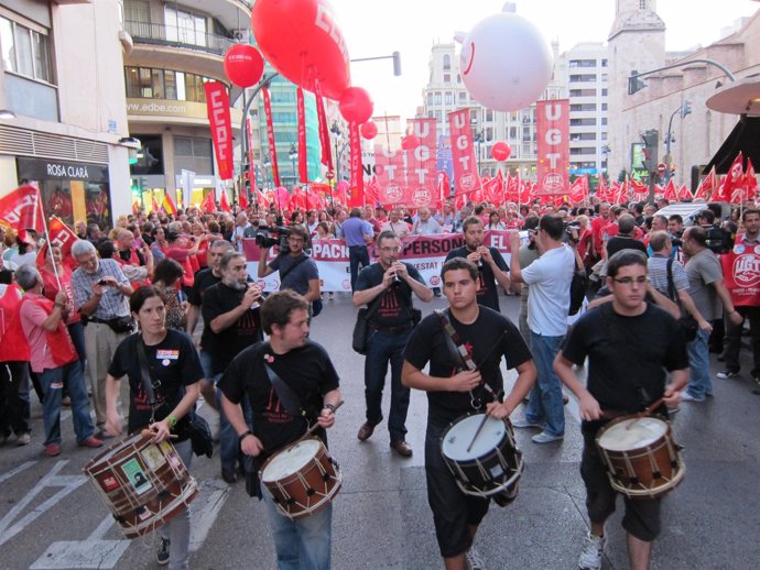 Durante Una Manifestación En Valencia Convocada Por UGT Y CCOO