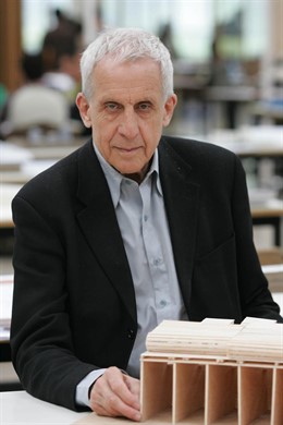 El Arquitecto Kenneth Frampton.