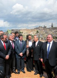 Cospedal: el Gobierno trabaja "mucho" para conseguir que se cree empleo