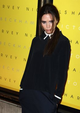 Victoria Beckham Posa Con Aspecto Cansado En La Semana De La Moda De Londres