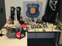 Los Mossos decomisan porras, navajas y máscaras antigás en la protesta anticapitalistas