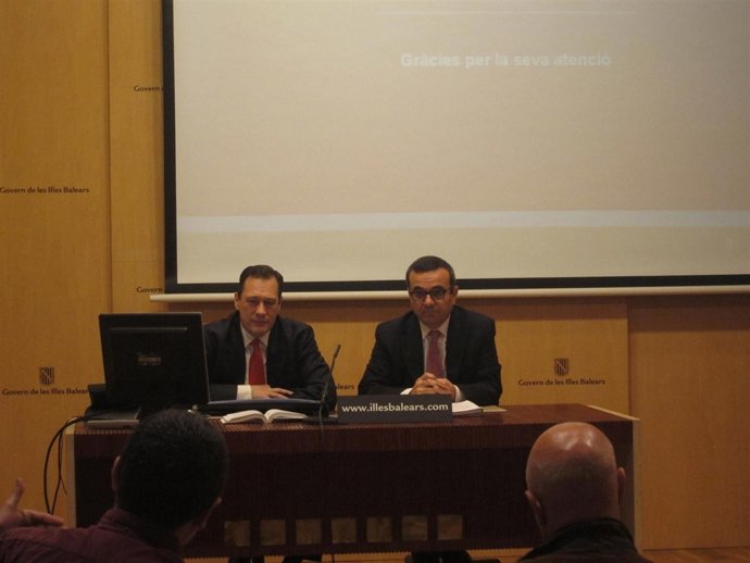 Roibal Junto A Aguiló En Una Rueda De Prensa Presentando Renta Ágil 2012