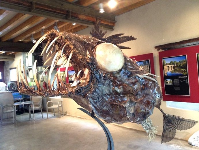 Una De Las Esculturas De La Exposición 'Skeleton Sea'.