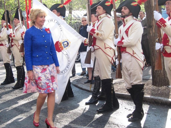 Esperanza Aguirre En La Ofrenda Floral Del Cementerio De La Florida