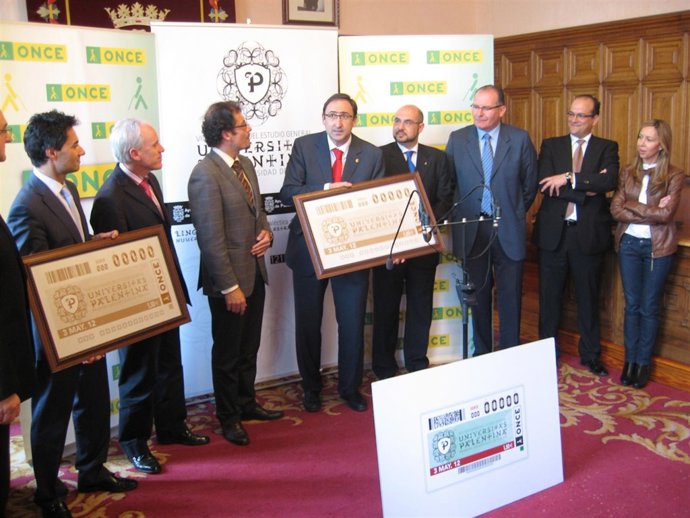 El Alcalde Recibe Las Planchas De La ONCE