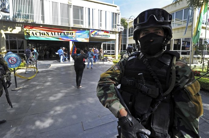 Soldados Nacionalizan La Filial De REE En Bolivia