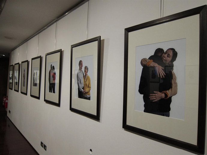Exposición 'Abrazos' En Logroño