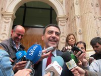 PSOE-A: El "gran discurso" de Griñán refleja "altura de miras" para afrontar este momento difícil