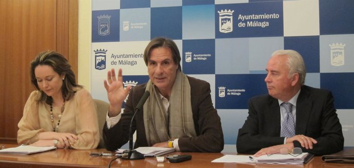 Martín, Caneda Y Estrada, En Rueda De Prensa