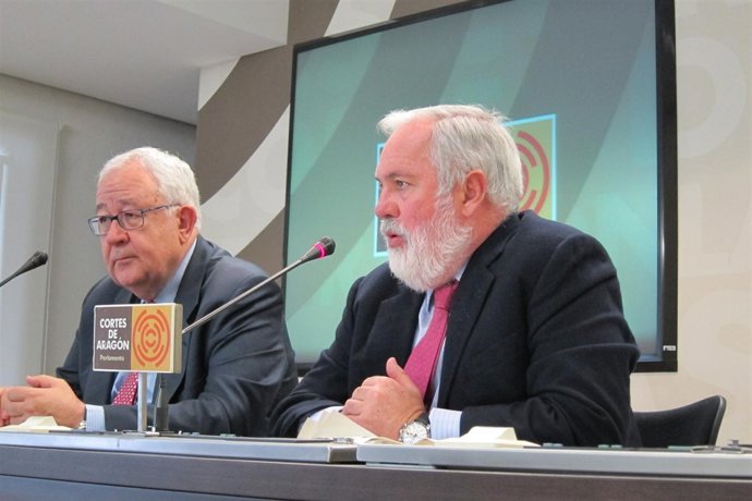 Miguel Arias Cañete Y José Ángel Biel En Las Cortes De Aragón