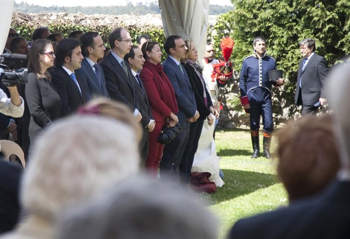 Las Autoridades En El Homenaje A Pedro Velarde