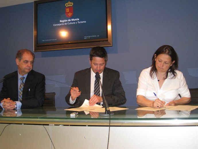 Martínez, Ujaldón Y Segura