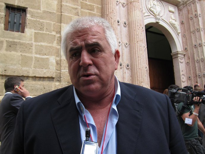 El Secretario General De COAG-A, Miguel López, Hoy En El Parlamento.