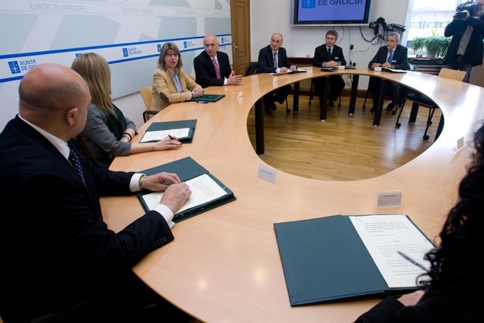 Rosa Quintana Firma Un Convenio Con Varias Entidades Bancarias