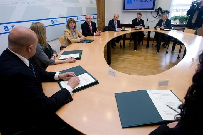 Rosa Quintana Firma Un Convenio Con Varias Entidades Bancarias