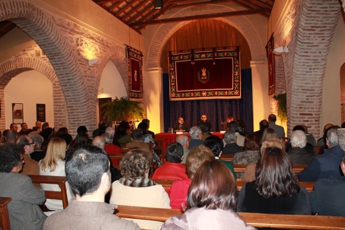 Al Fondo El Alcalde De Ayamonte, Antonio Rodríguez Castillo. 