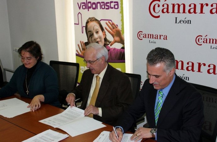 Firma Del Convenio Entre Obra Social 'La Caixa' Y La Cámara De Comercio De León