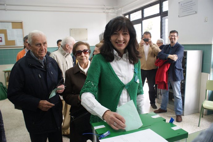 Pilar González, En El Momento De La Votación