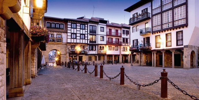 Plaza Mayor De Hondarribia (Guipúzcoa)