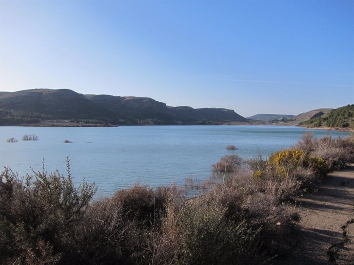 Embalse De La Cuenca Del Ebro