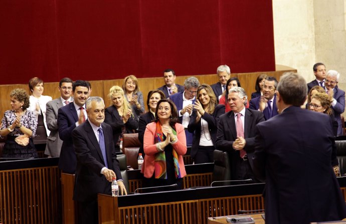 Griñán, Aplaudido Por El Grupo Socialista Durante El Debate De Investidura