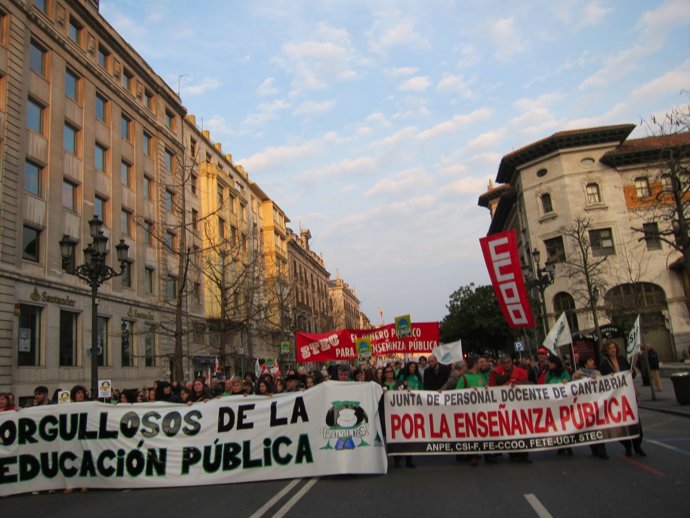 Manifestación Por La Enseñanza Pública