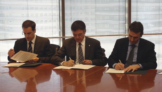 Caixabank Y Govern Firman El Primer Convenio Para Evitar Desahucios