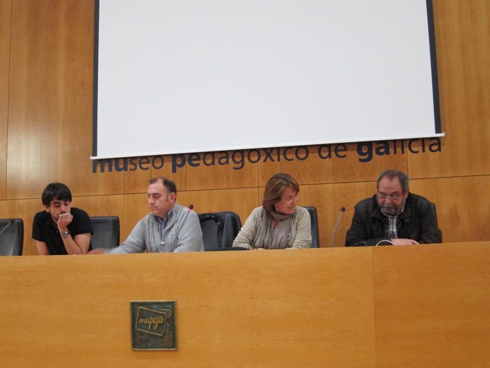 Representantes De La Plataforma En Defensa Do Ensino Público En Su Constitución