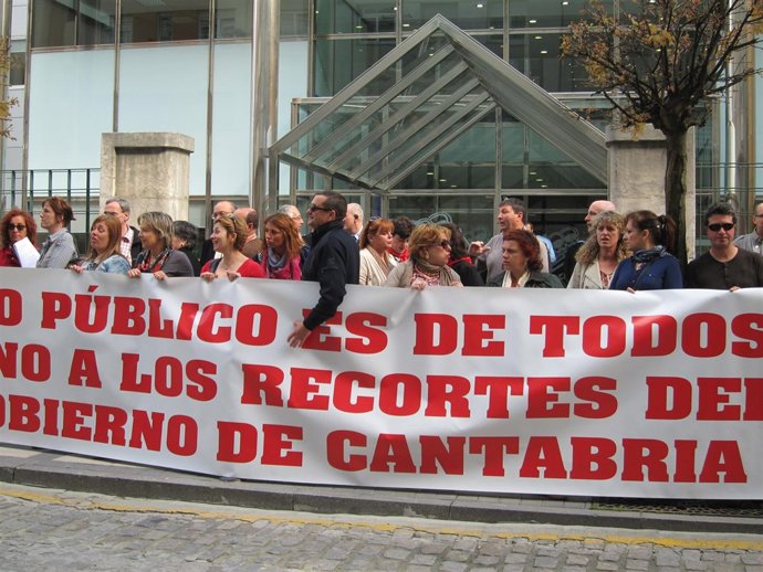 Concentración De Los Empleados Del Servicio Autonómico De Carreteras