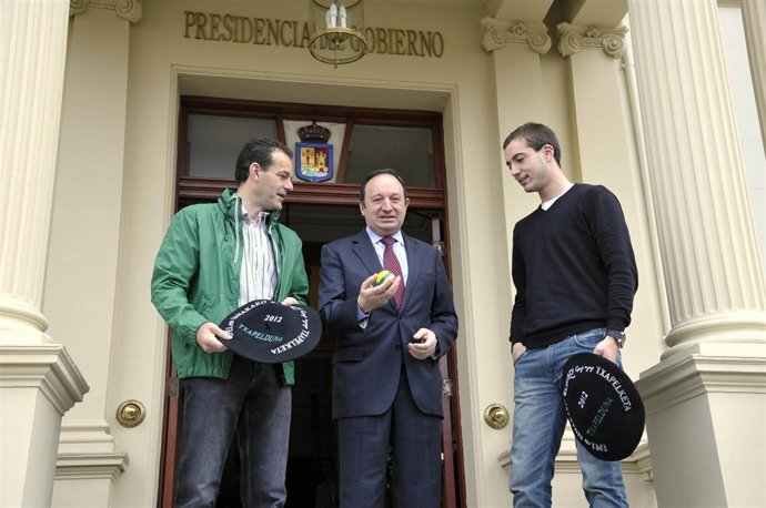 Sanz Recibe A Titín Y Merino