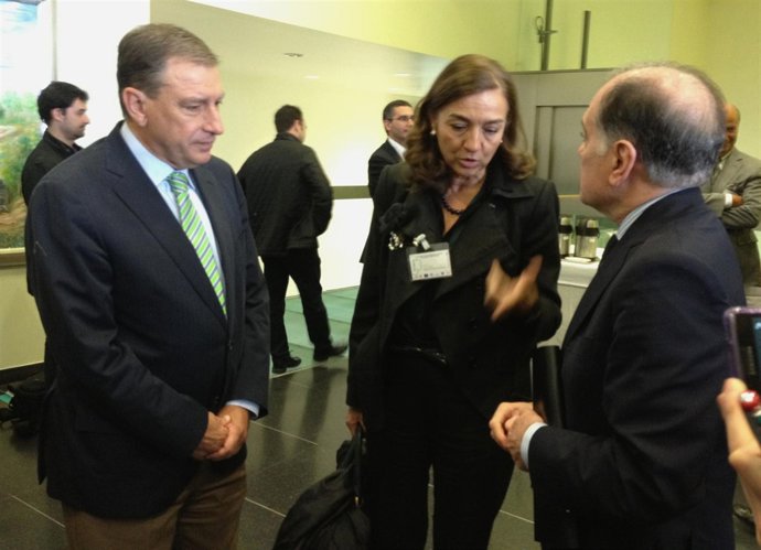 Carmen Vela Conversa Con Juan José Mateos Y Tomás Villanueva