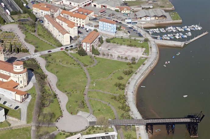 Paseo Marítimo De Astillero