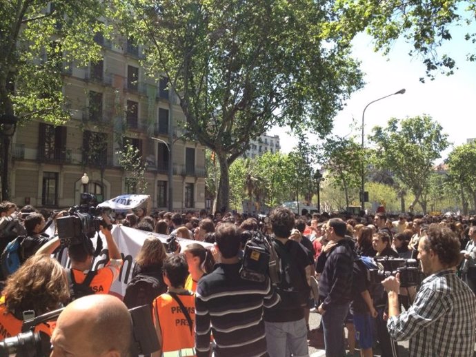 Manifestación De Estudiantes Contra Los Recortes En Barcelona