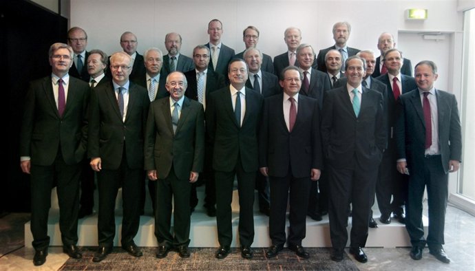 Draghi, Fernández Ordóñez Y Otros Líderes En La Reunión Del BCE De Barcelona